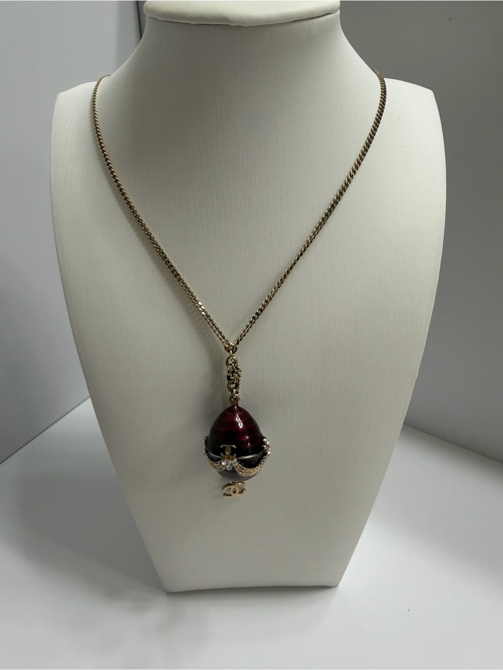 Vintage CHANEL Gold-Tone Chain Necklace with Gripoix Pendant - 08 A (2008) W/COA - Picture 1 of 7